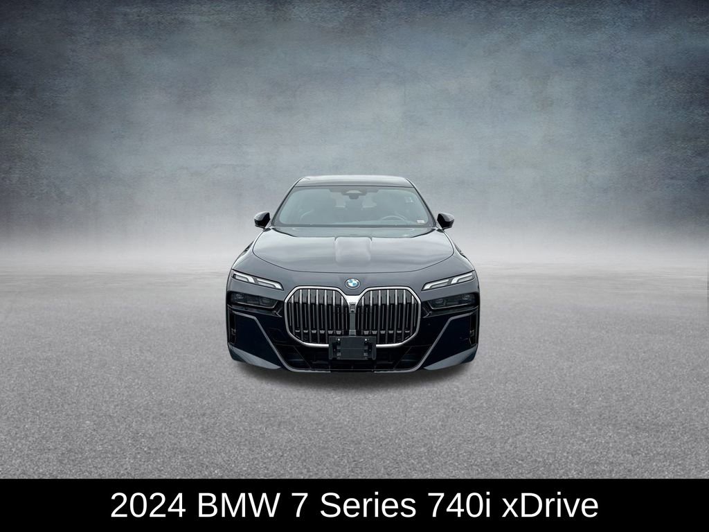 Used 2024 BMW 740i xDrive image 3