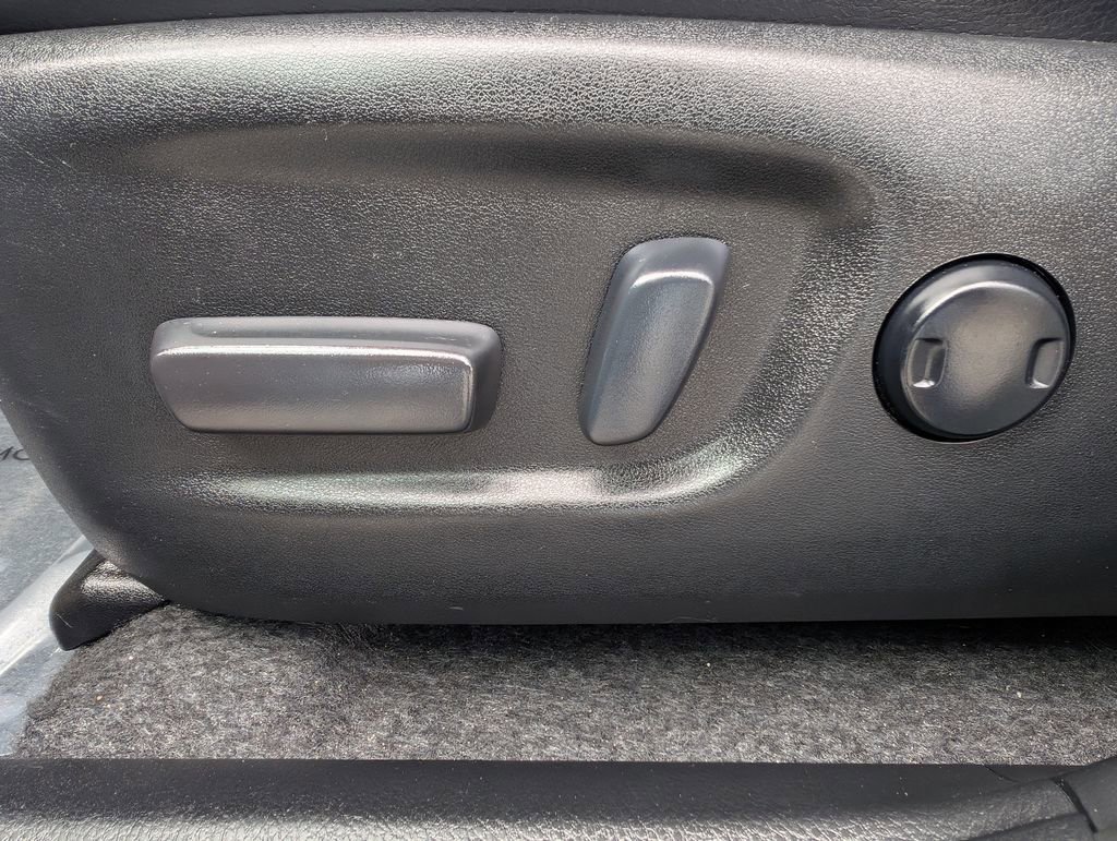 Used 2017 Toyota RAV4 Platinum AWD/4WD image 17