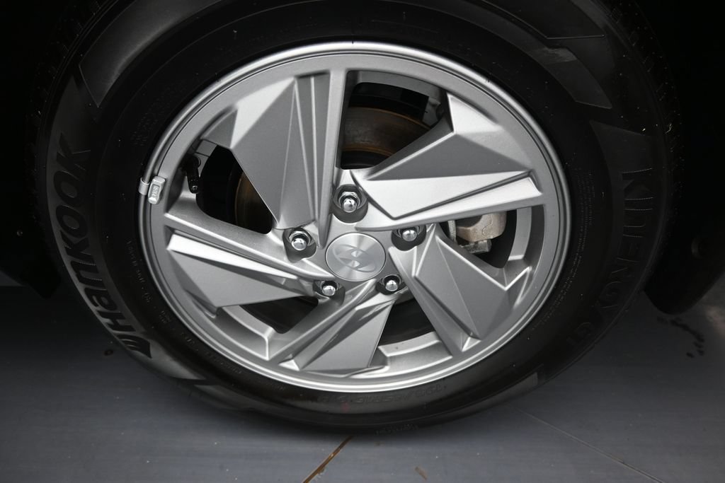Used 2025 Hyundai Elantra SE FWD image 31