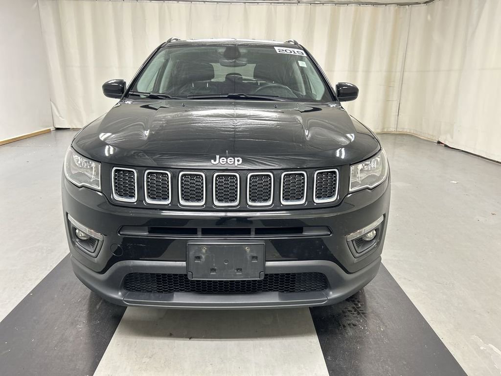 Used 2019 Jeep Compass Latitude w/ Cold Weather Group AWD/4WD image 3