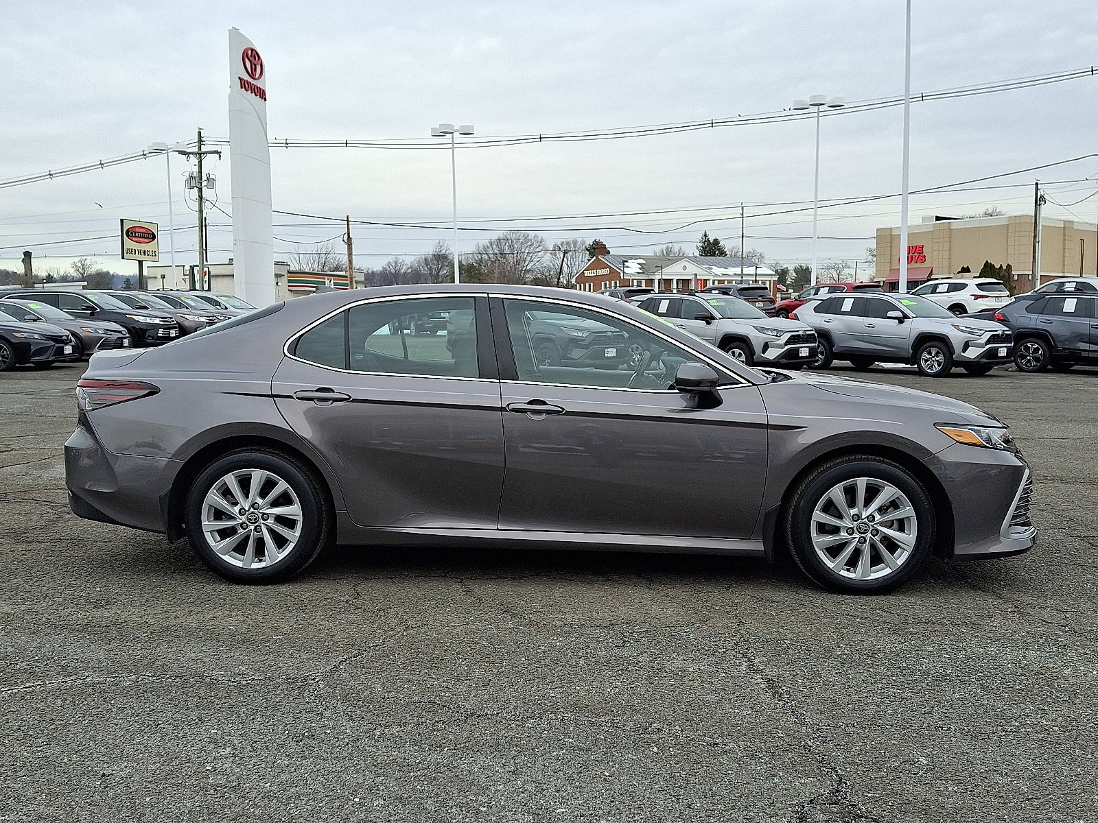 Used 2023 Toyota Camry LE image 8