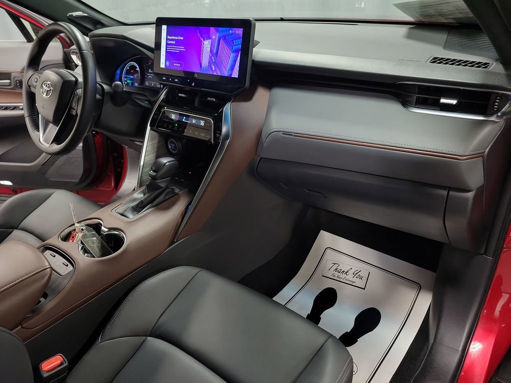 Used 2024 Toyota Venza XLE image 25