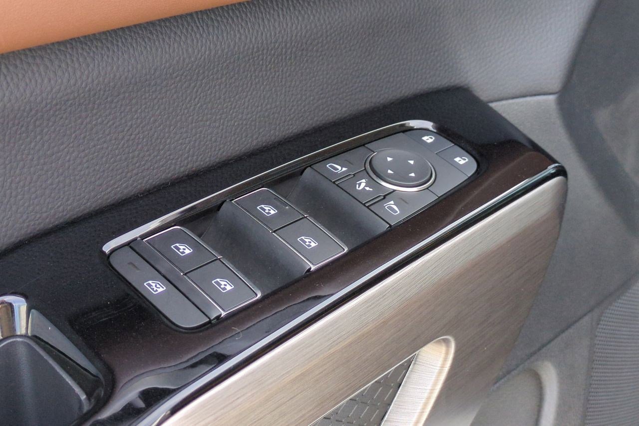 Certified 2025 Nissan Pathfinder Platinum AWD/4WD image 15