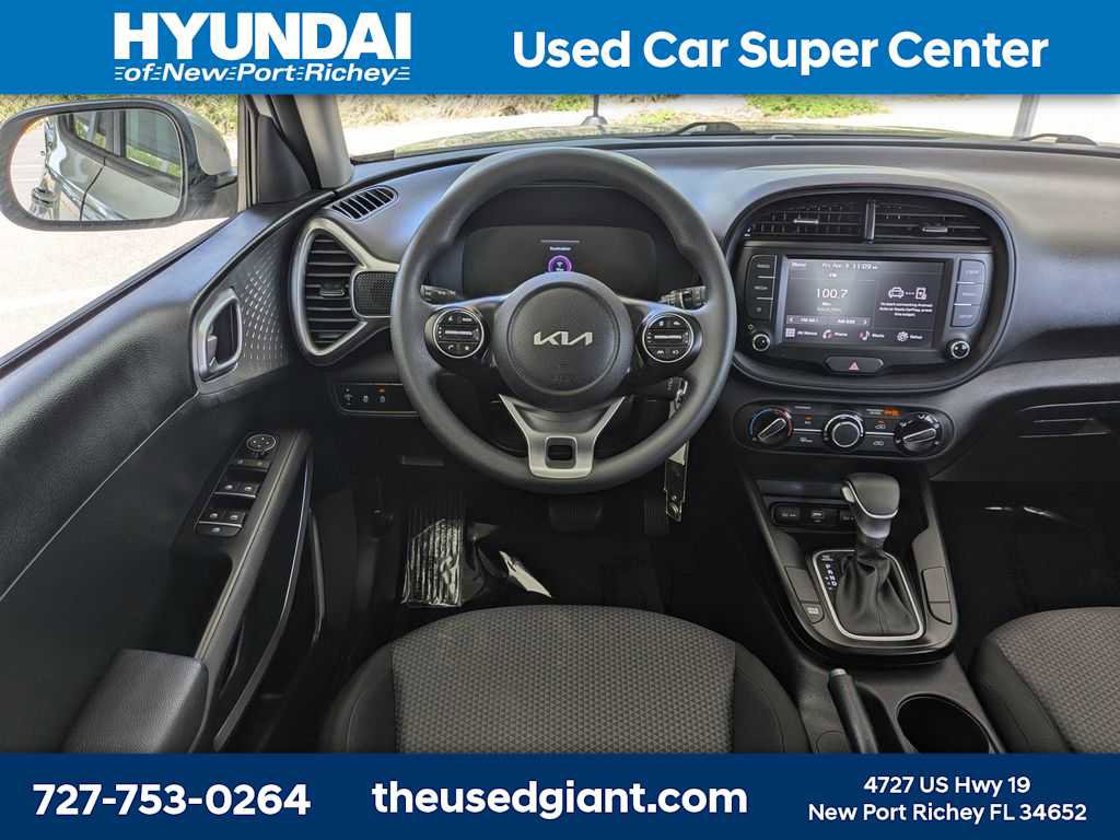 Used 2024 Kia Soul LX w/ Option Group 015 image 16