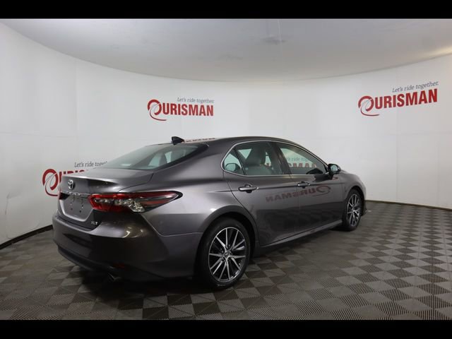 Used 2023 Toyota Camry XLE w/ Cold Weather Package image 10