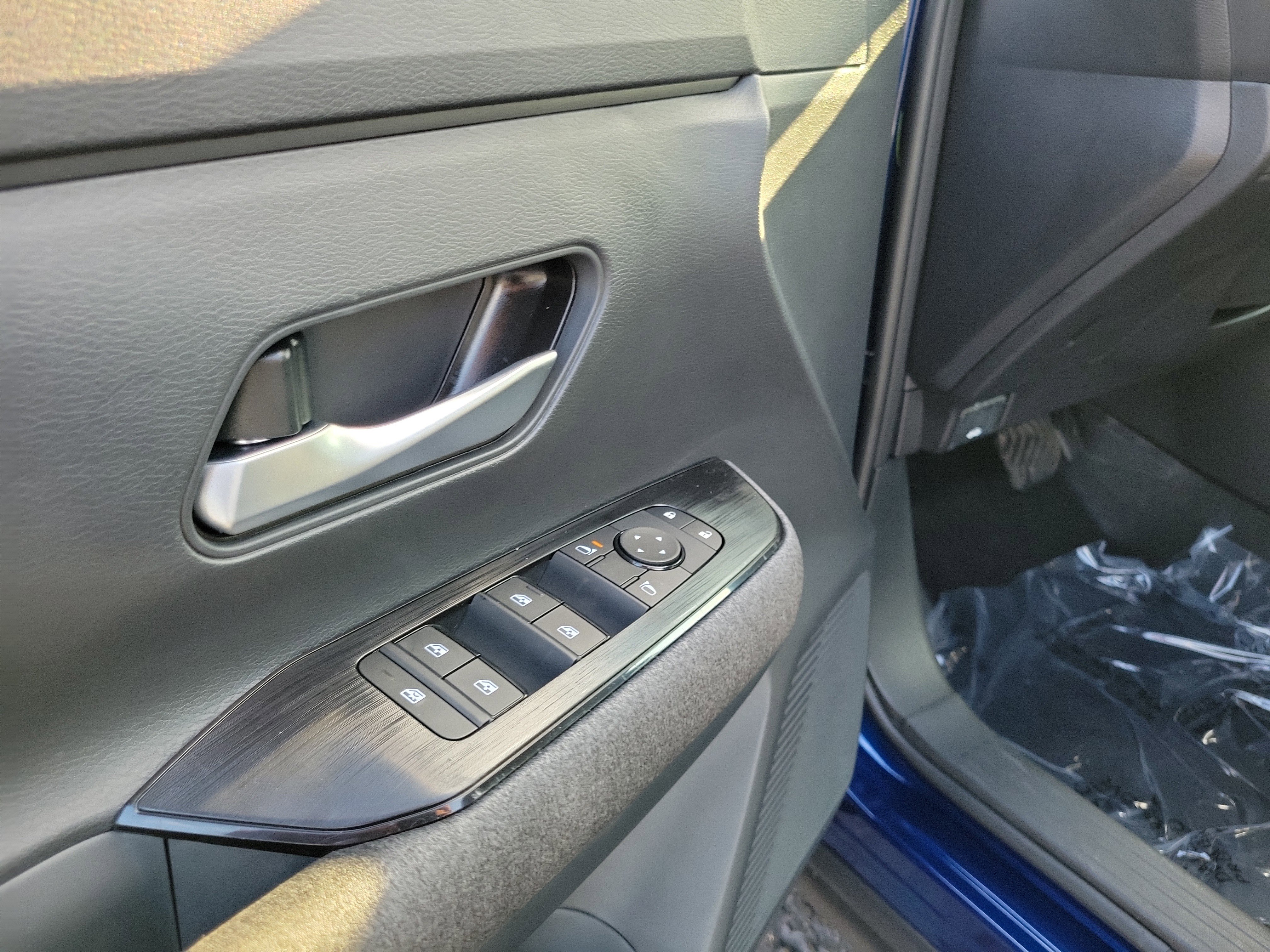 New 2026 Nissan Kicks SV w/ SV Premium Package image 18