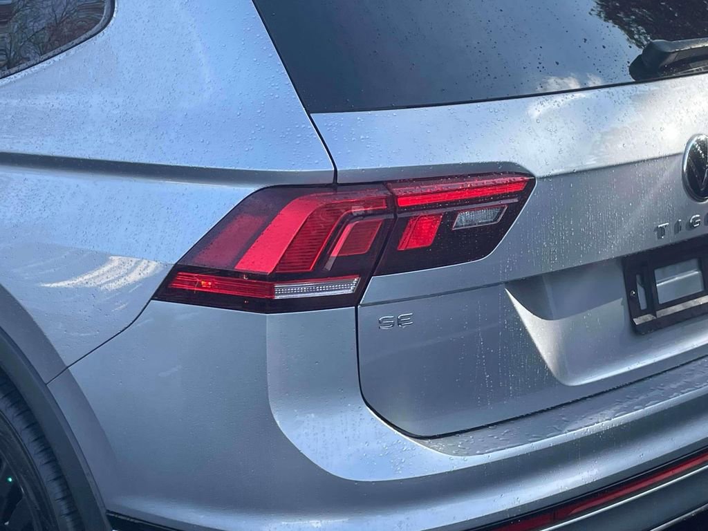 Used 2023 Volkswagen Tiguan SE R-Line image 9