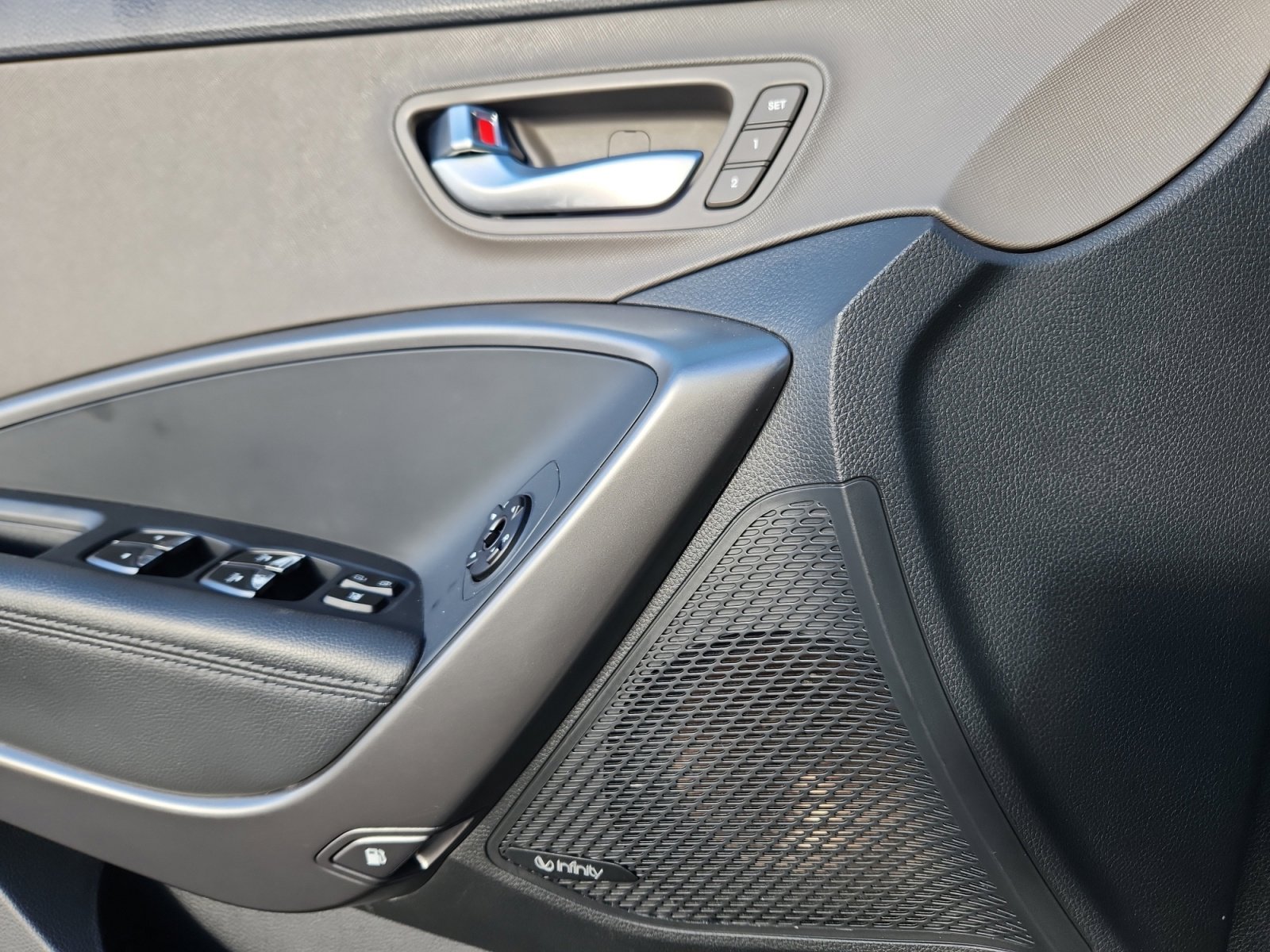 Used 2018 Hyundai Santa Fe Limited image 14