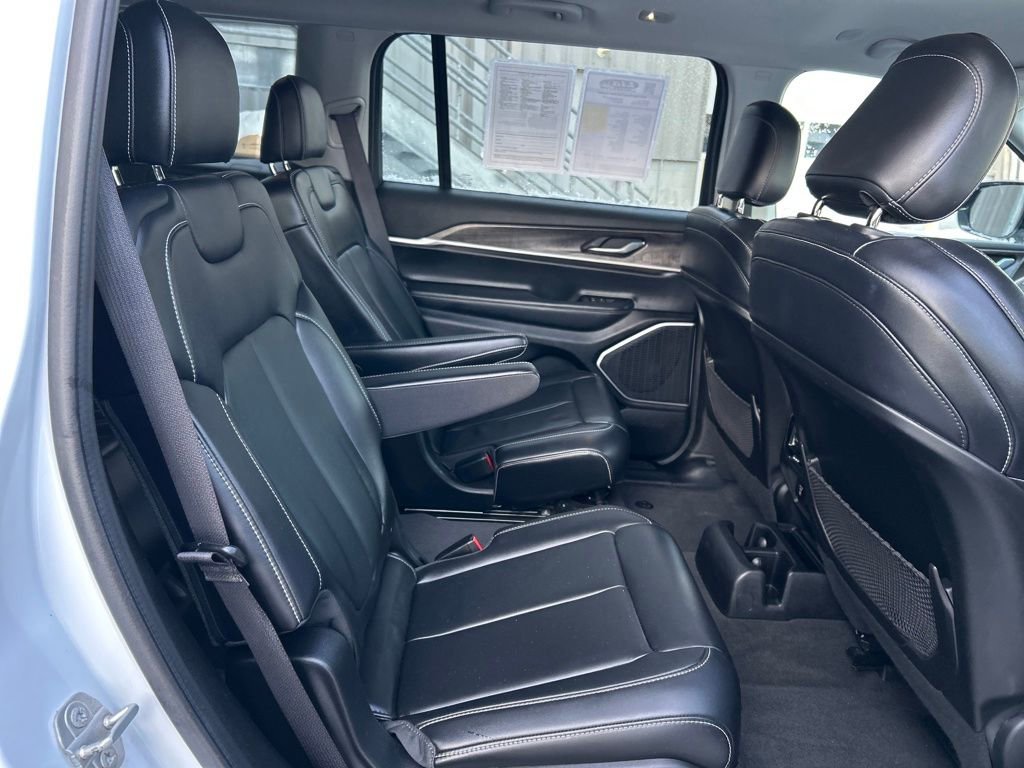 Used 2021 Jeep Grand Cherokee L Limited image 31