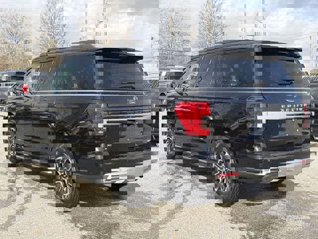 Used 2023 Ford Expedition Max XLT image 5
