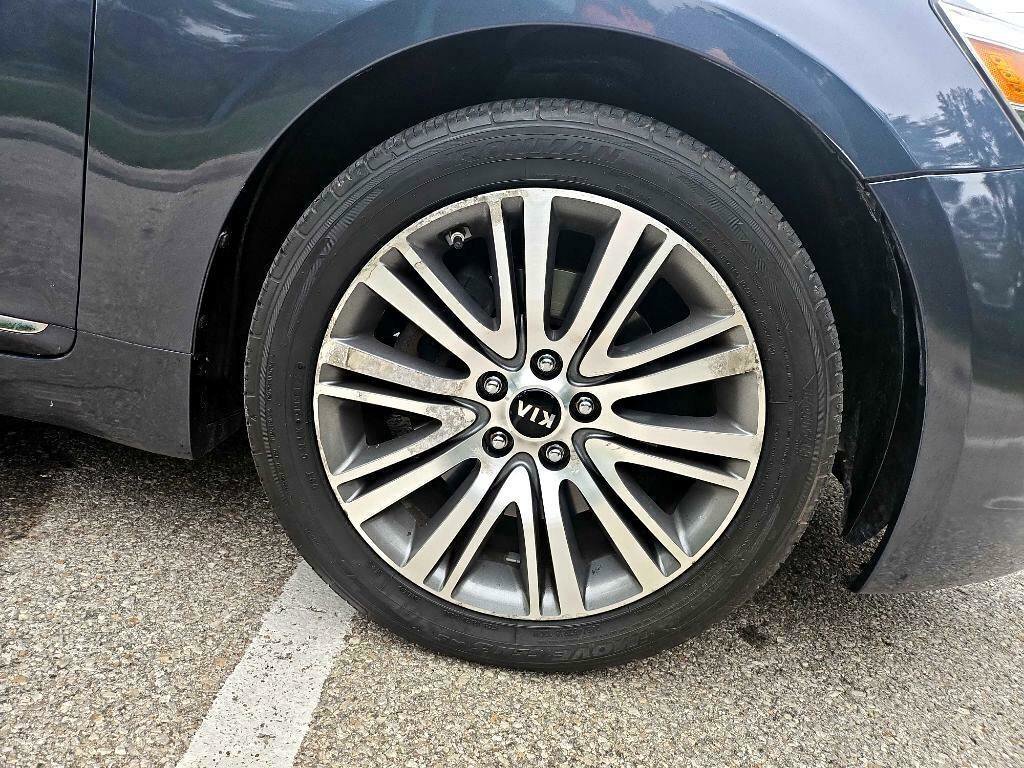 Used 2014 Kia Cadenza Premium FWD image 32