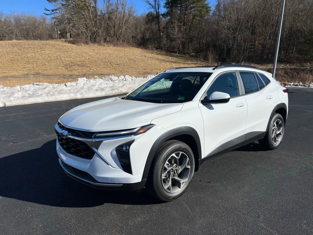 New 2026 Chevrolet Trax LT w/ Sunroof Package image 3