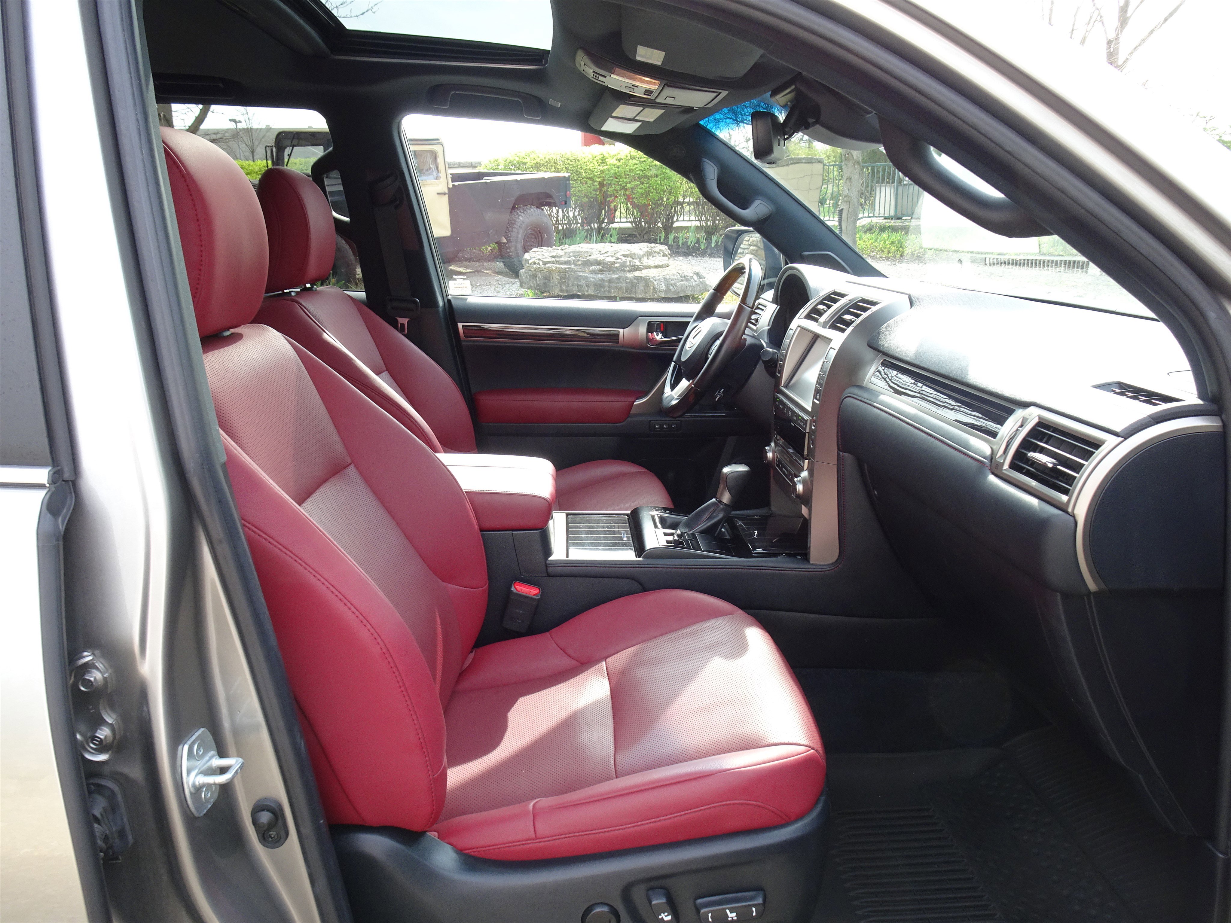 Used 2021 Lexus GX 460 Premium w/ Accessory Package AWD/4WD image 27