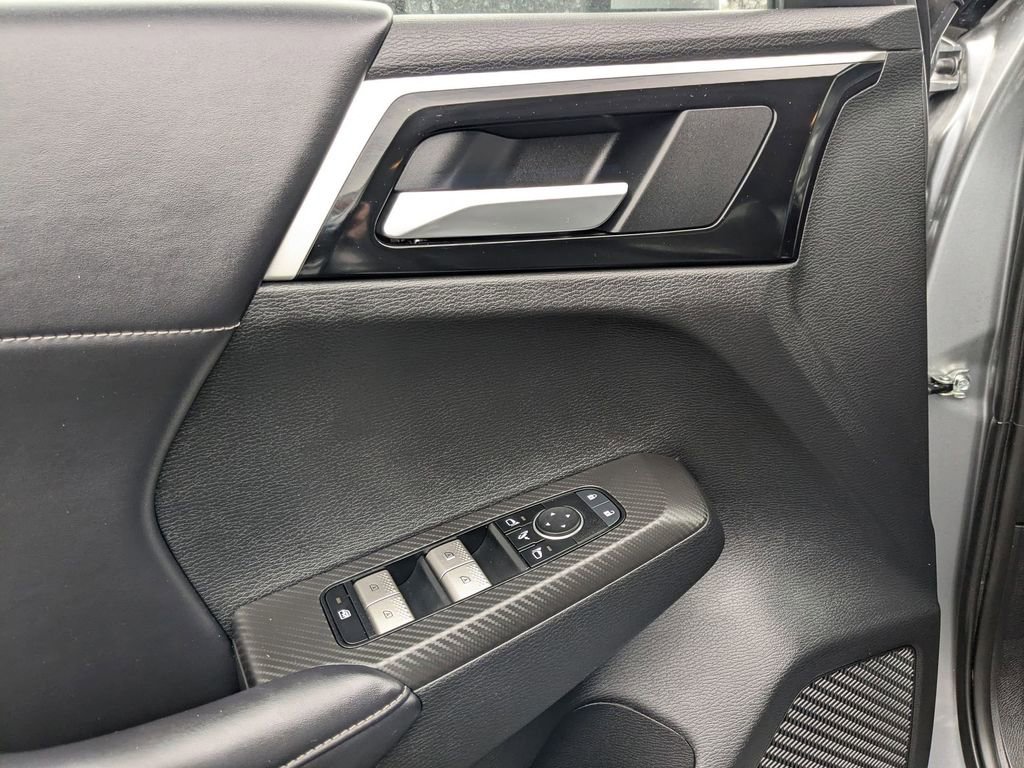 Used 2024 Mitsubishi Outlander SE image 14