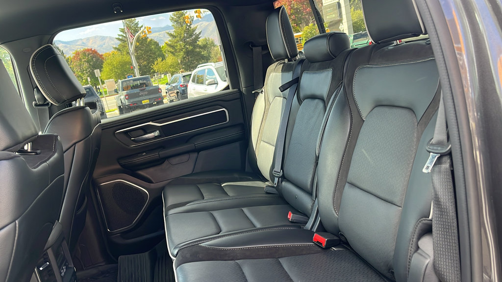 Used 2025 RAM 1500 Laramie w/ Sport Appearance Package AWD/4WD image 19