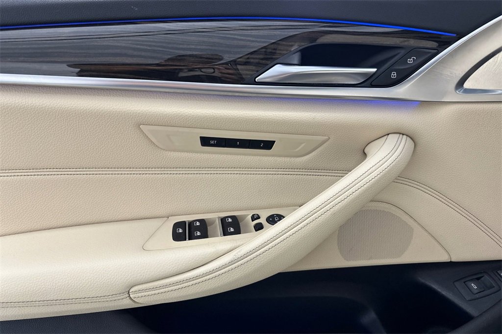 Used 2018 BMW 530e image 11