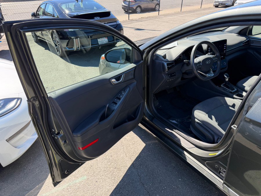 Used 2022 Hyundai Ioniq SE FWD image 9