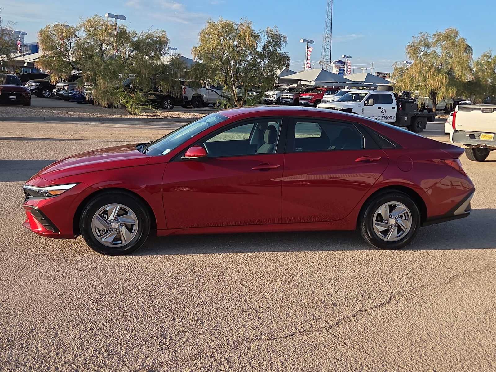 Used 2025 Hyundai Elantra SE FWD image 5