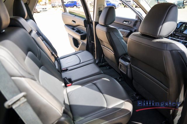 Used 2025 Nissan Pathfinder SL AWD/4WD image 14