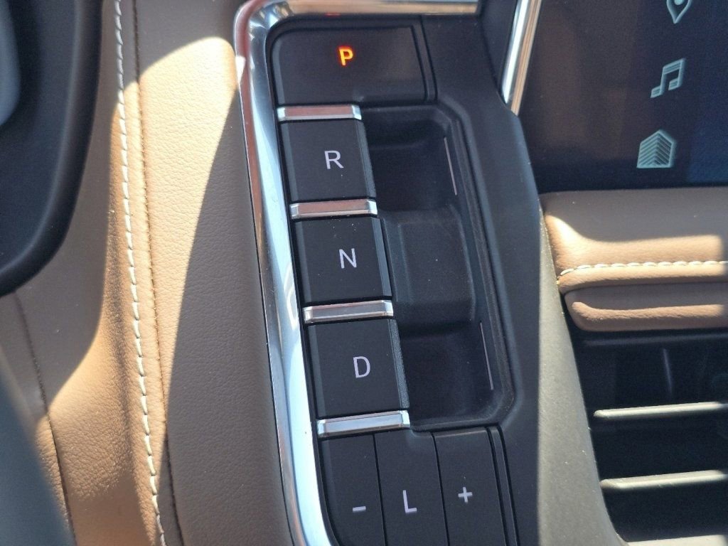 Used 2024 Chevrolet Tahoe High Country AWD/4WD image 33