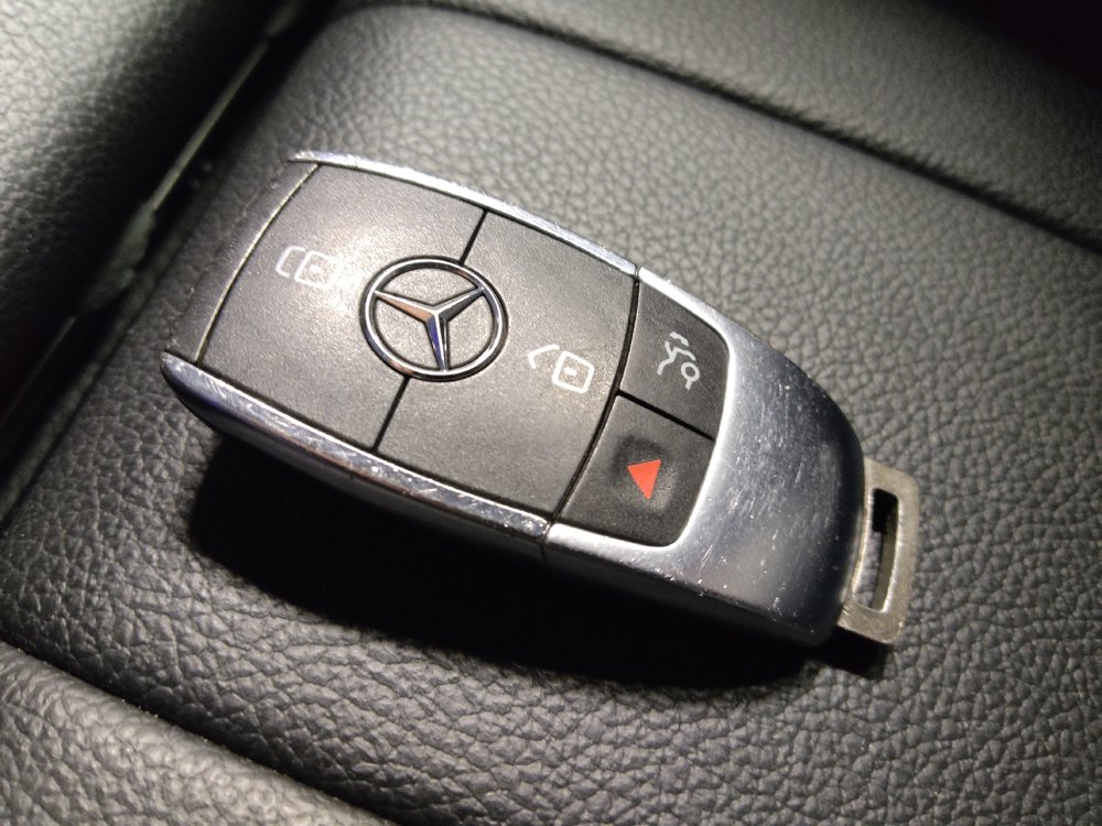 Used 2021 Mercedes-Benz GLB 250 w/ Premium Package image 32