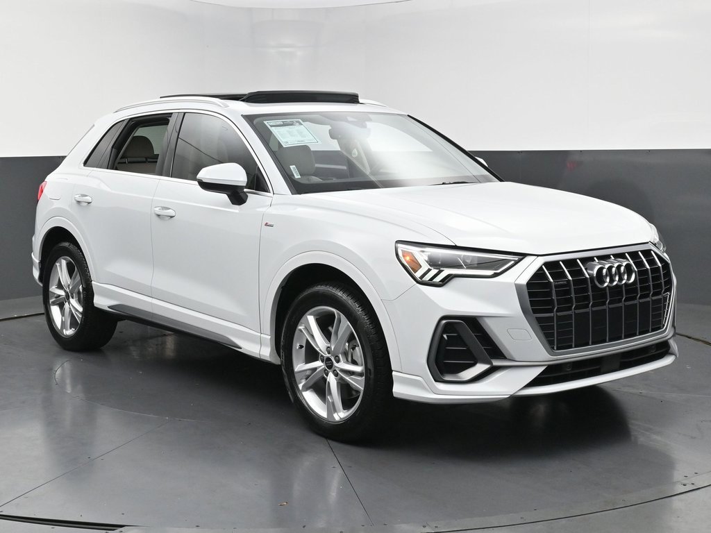 Used 2024 Audi Q3 2.0T Premium w/ Convenience Package image 3