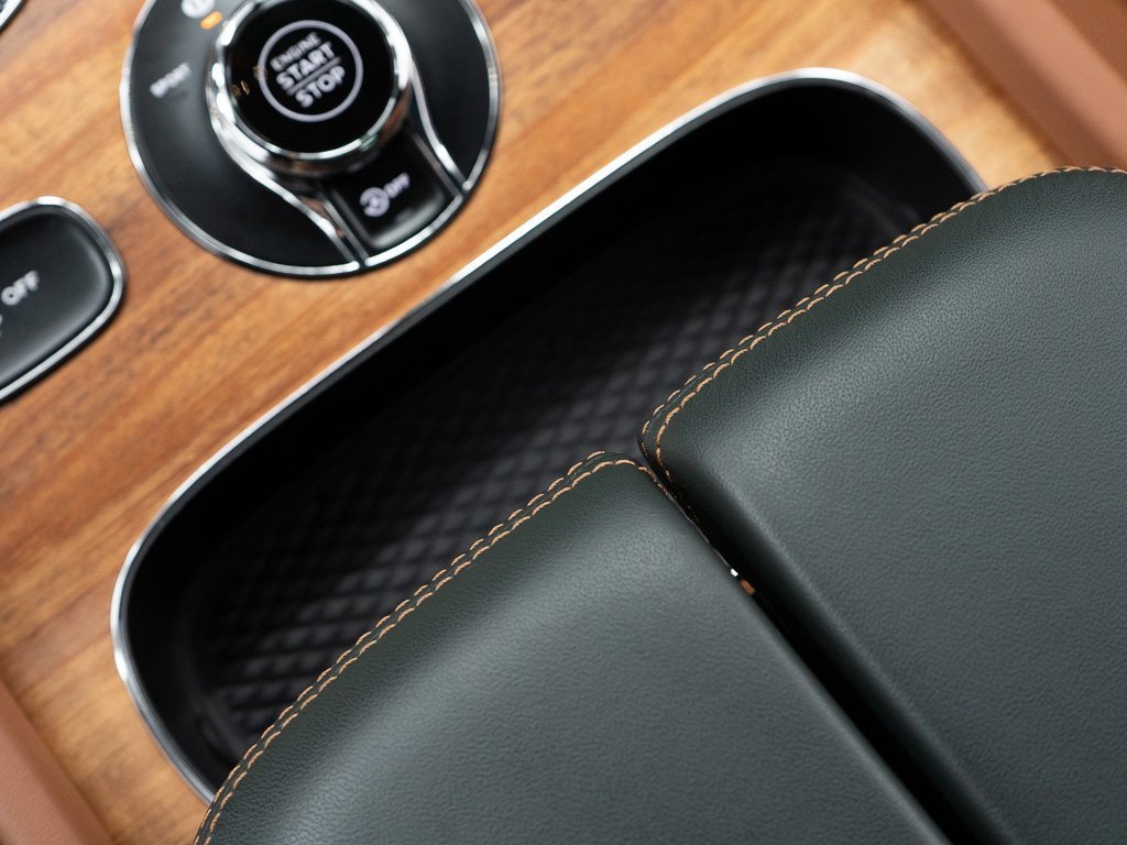 Used 2025 Bentley Bentayga Extended Wheelbase image 34