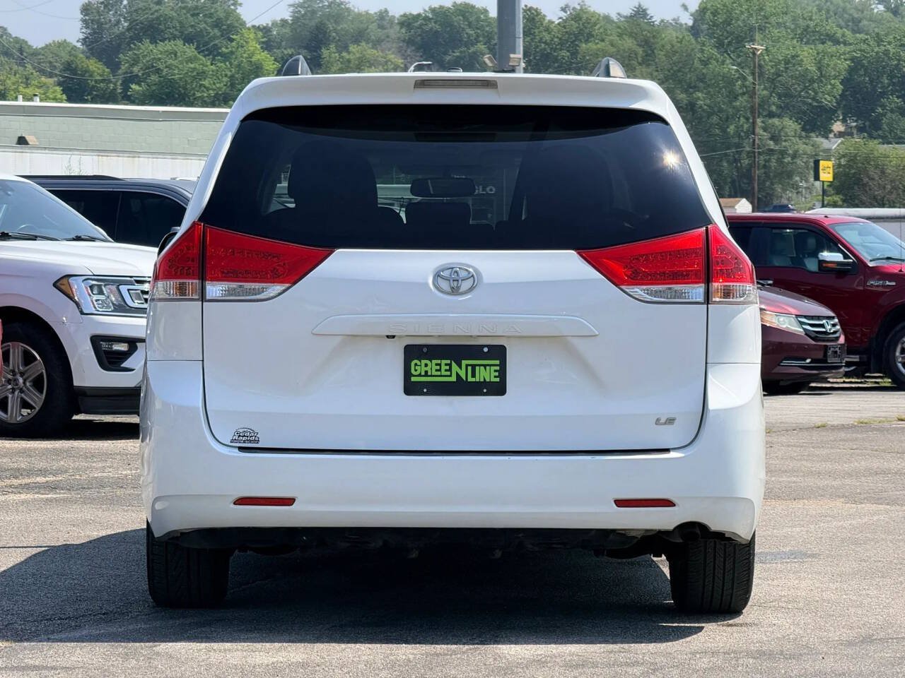 Used 2011 Toyota Sienna LE w/ Towing Pkg FWD image 4