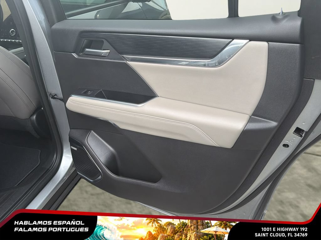 Certified 2026 GMC Acadia Elevation w/ Elevation Premium Package FWD image 30