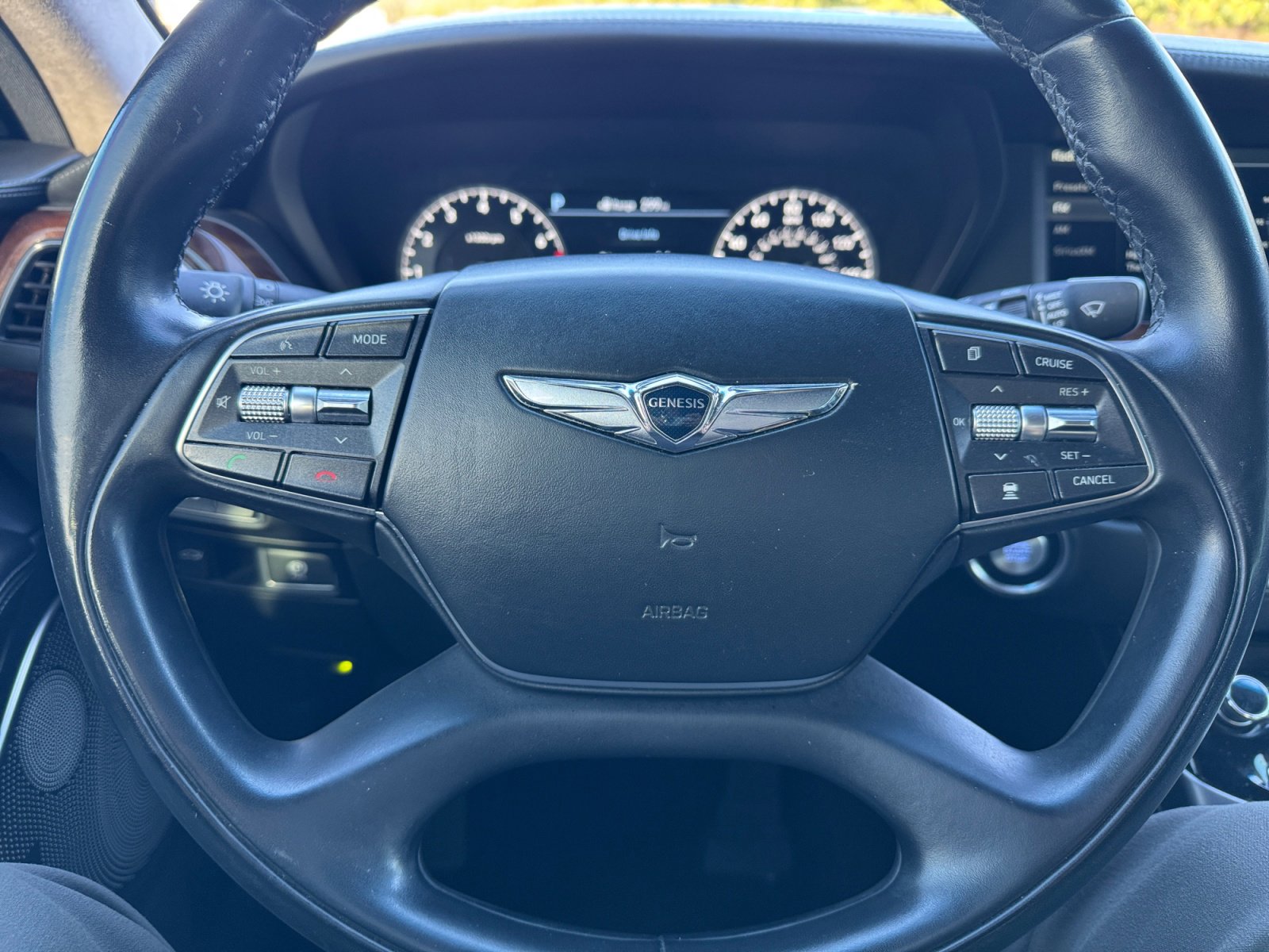 Used 2017 Genesis G90 3.3T Premium image 9