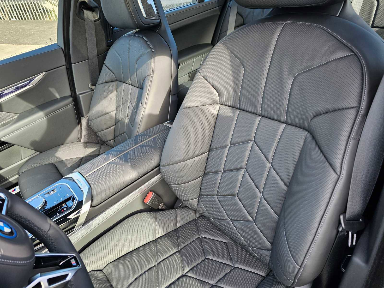New 2024 BMW i7 xDrive60 image 22