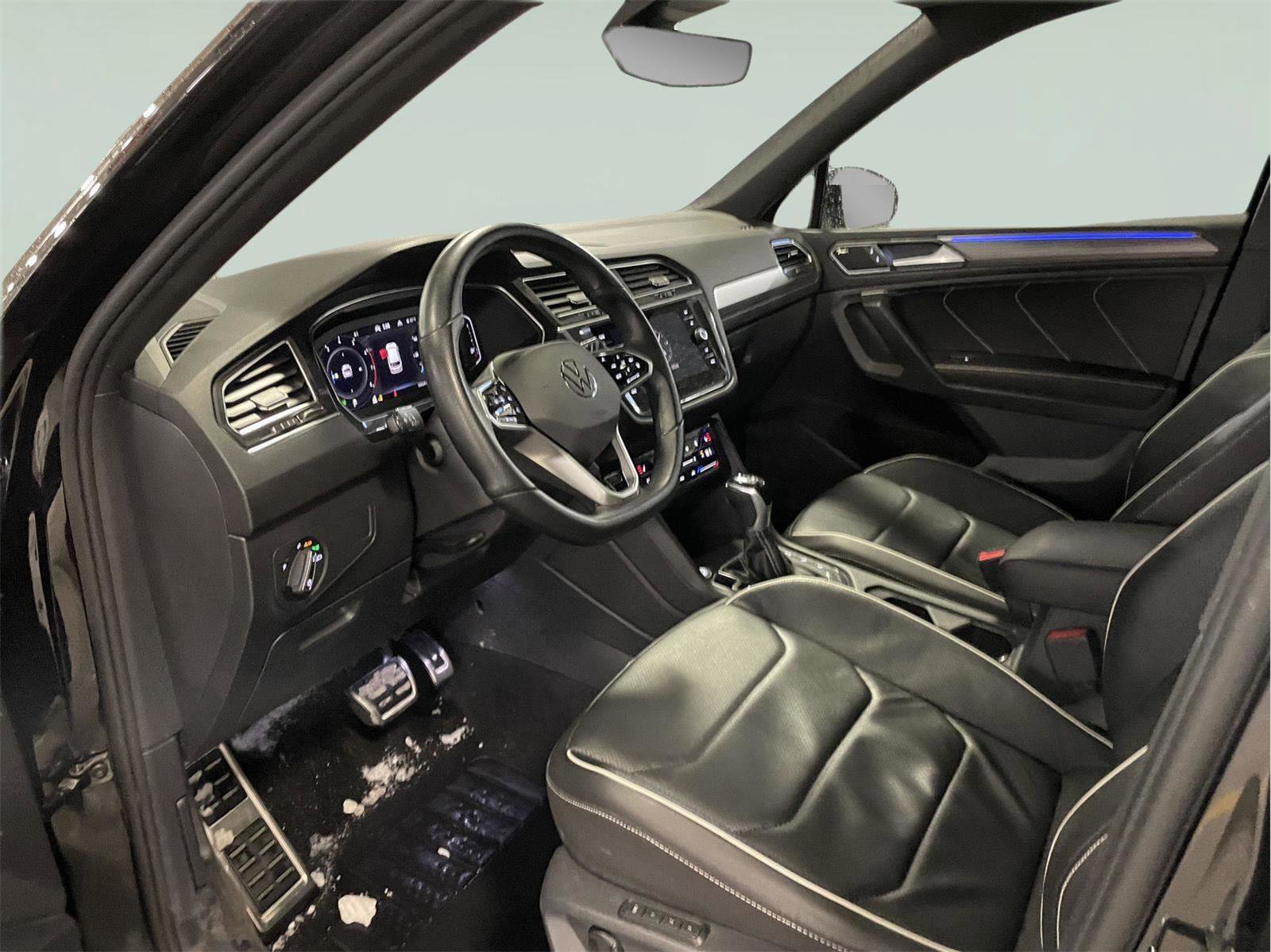 Used 2023 Volkswagen Tiguan SEL R-Line image 13