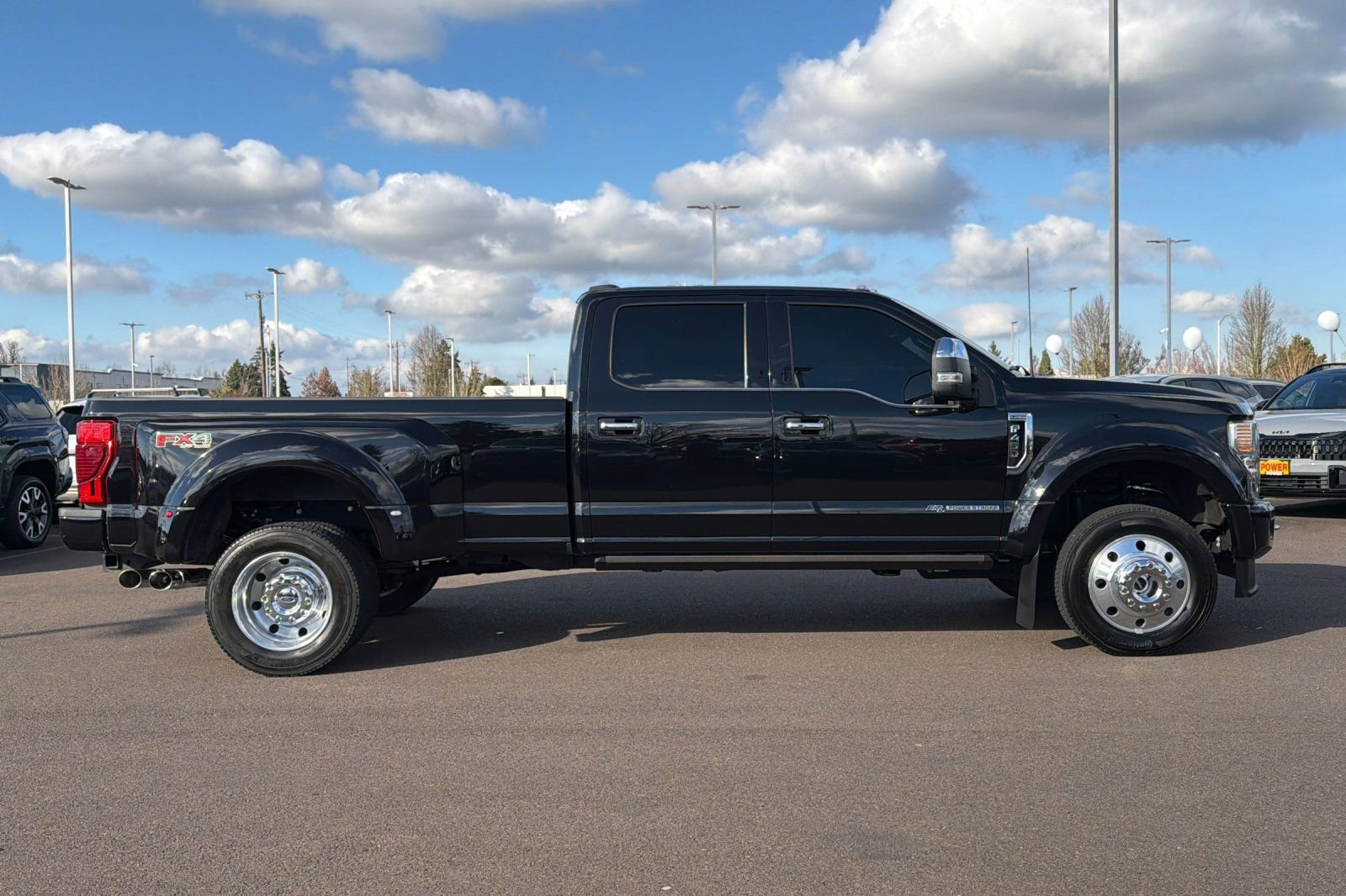 Used 2022 Ford F450 Platinum w/ FX4 Off-Road Package image 3