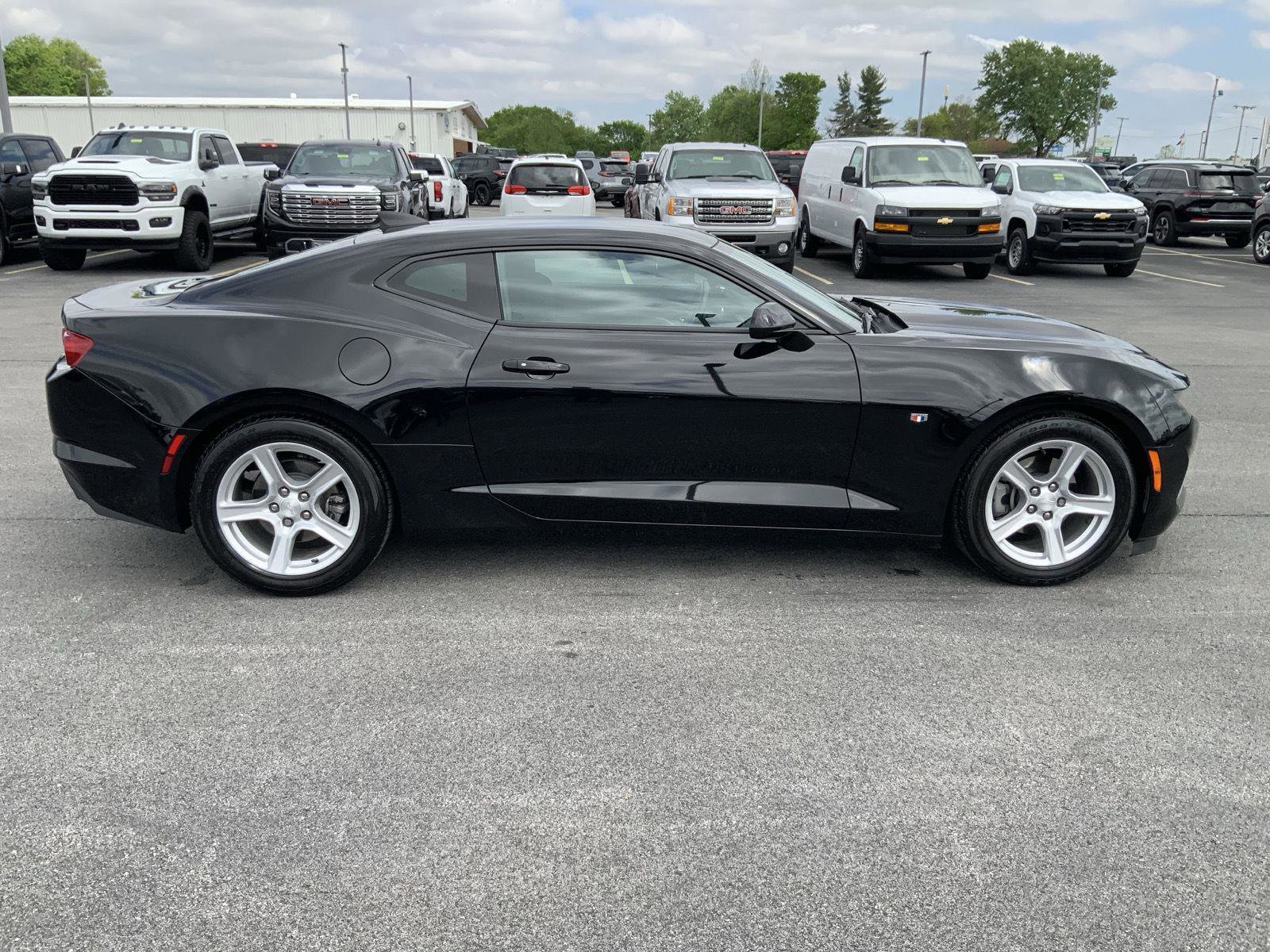 Used 2019 Chevrolet Camaro LT w/ Technology Package RWD image 12