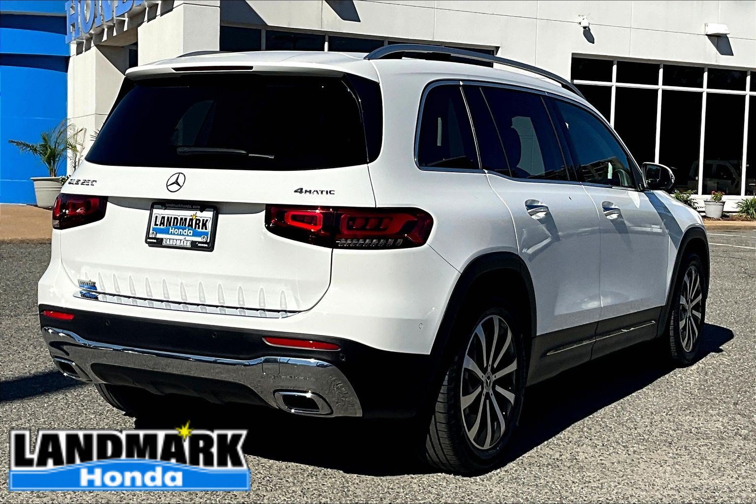 Used 2020 Mercedes-Benz GLB 250 4MATIC image 2