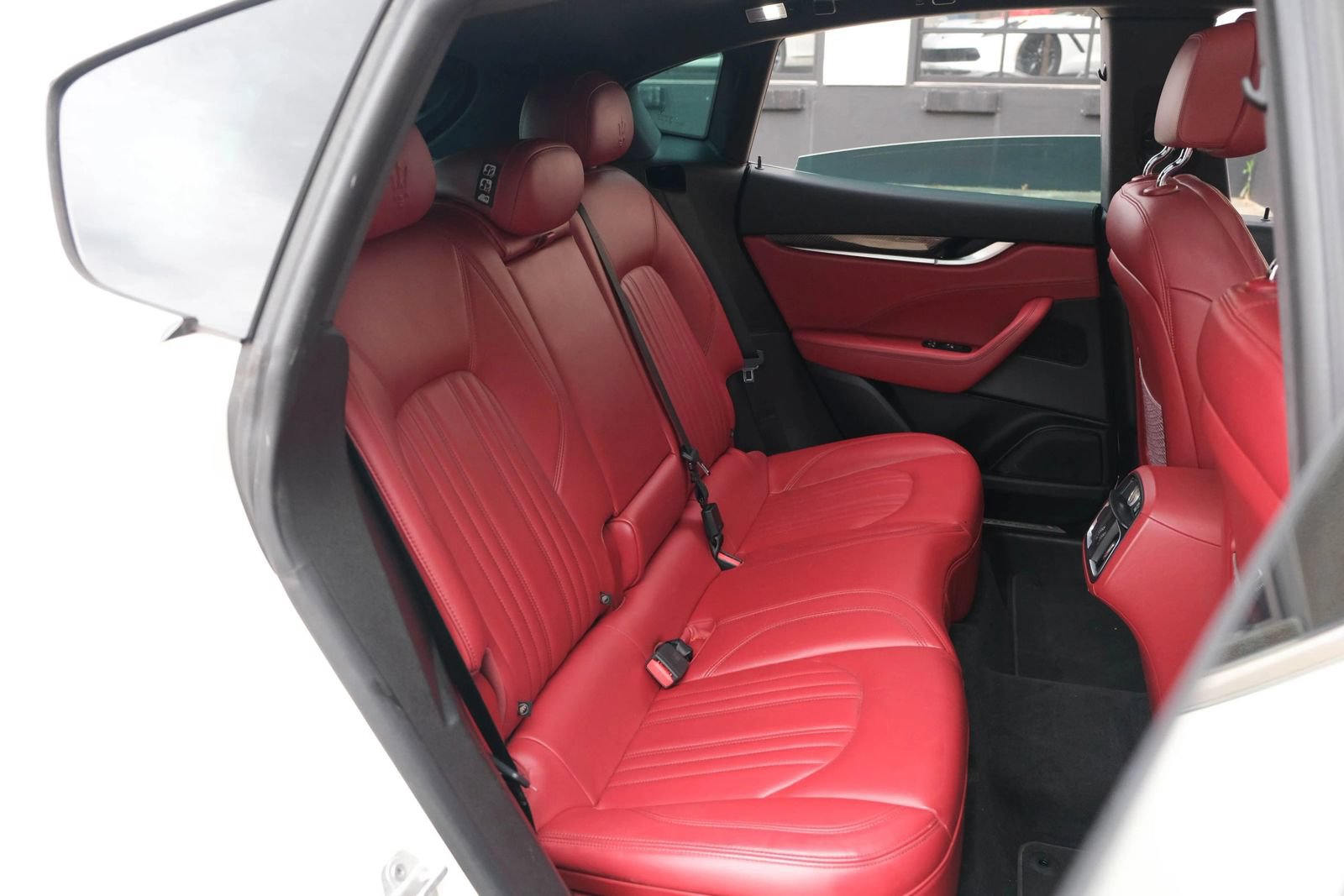 Used 2017 Maserati Levante S AWD/4WD image 31
