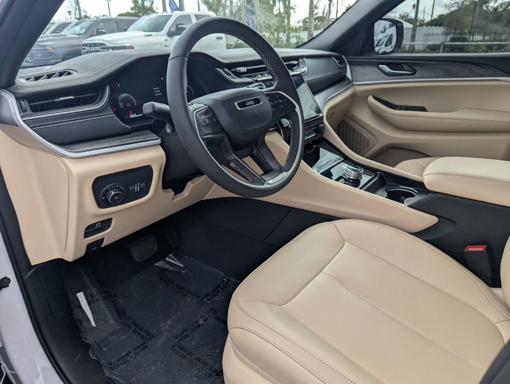 Used 2024 Jeep Grand Cherokee Limited image 22