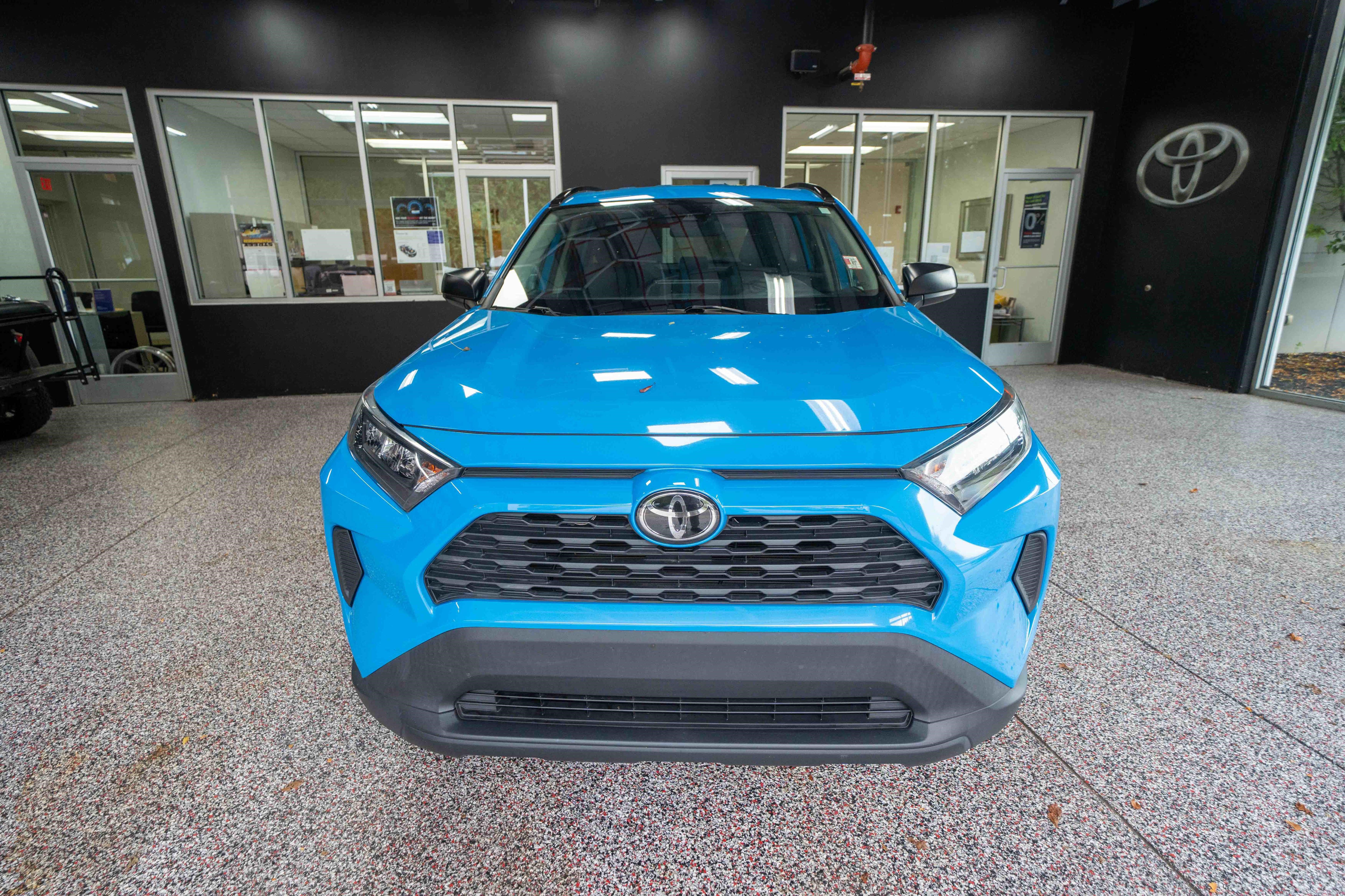 Used 2019 Toyota RAV4 LE w/ Carpet Mat Package AWD/4WD image 6