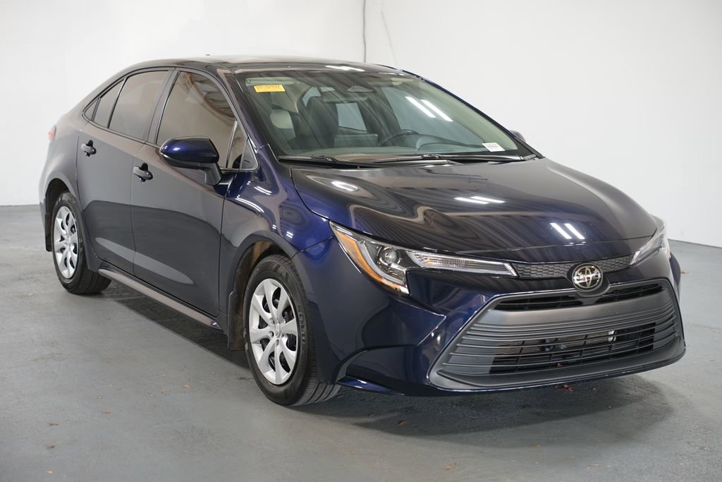 Certified 2025 Toyota Corolla LE image 3