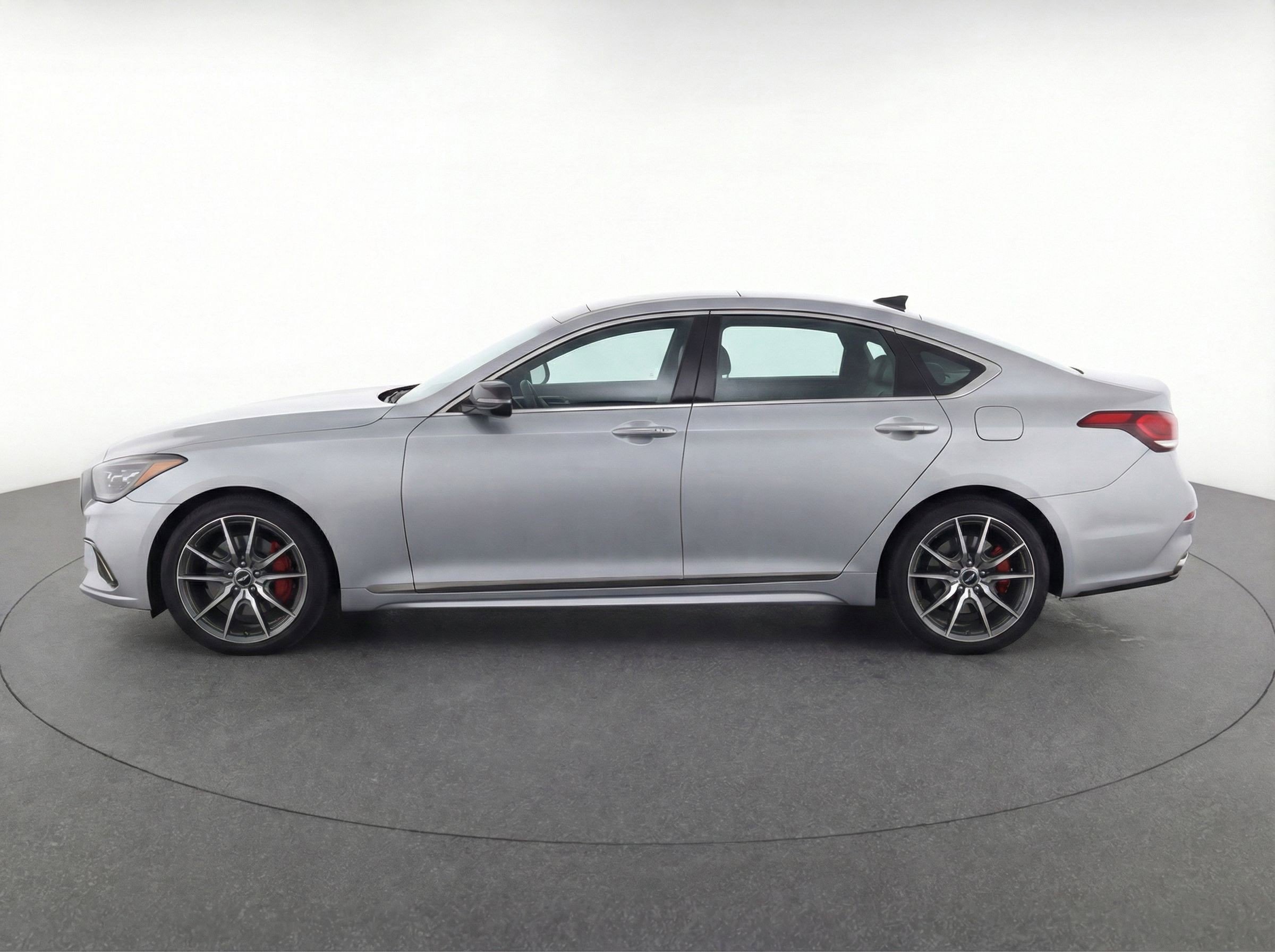 Used 2025 Genesis G70 2.5T image 5