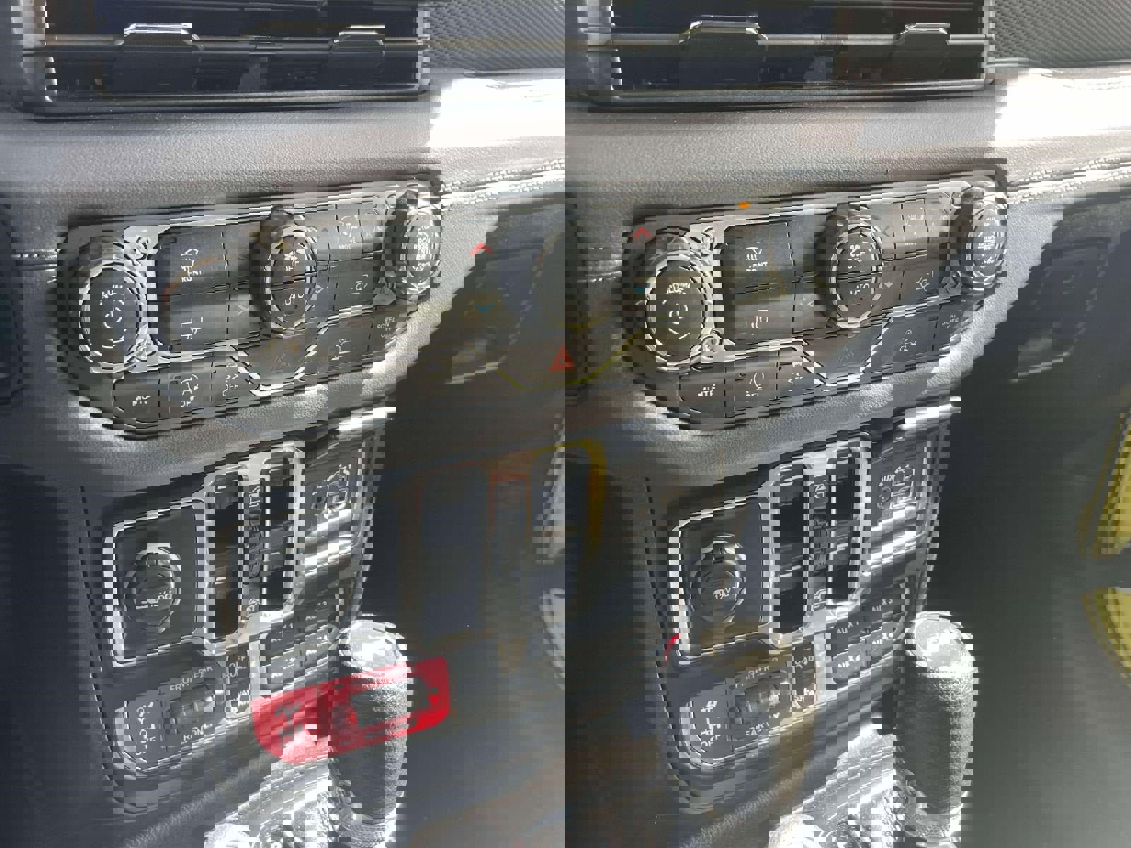 Used 2024 Jeep Wrangler Unlimited Rubicon image 29