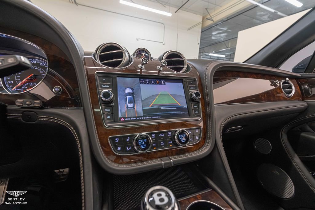 Used 2017 Bentley Bentayga AWD/4WD image 52