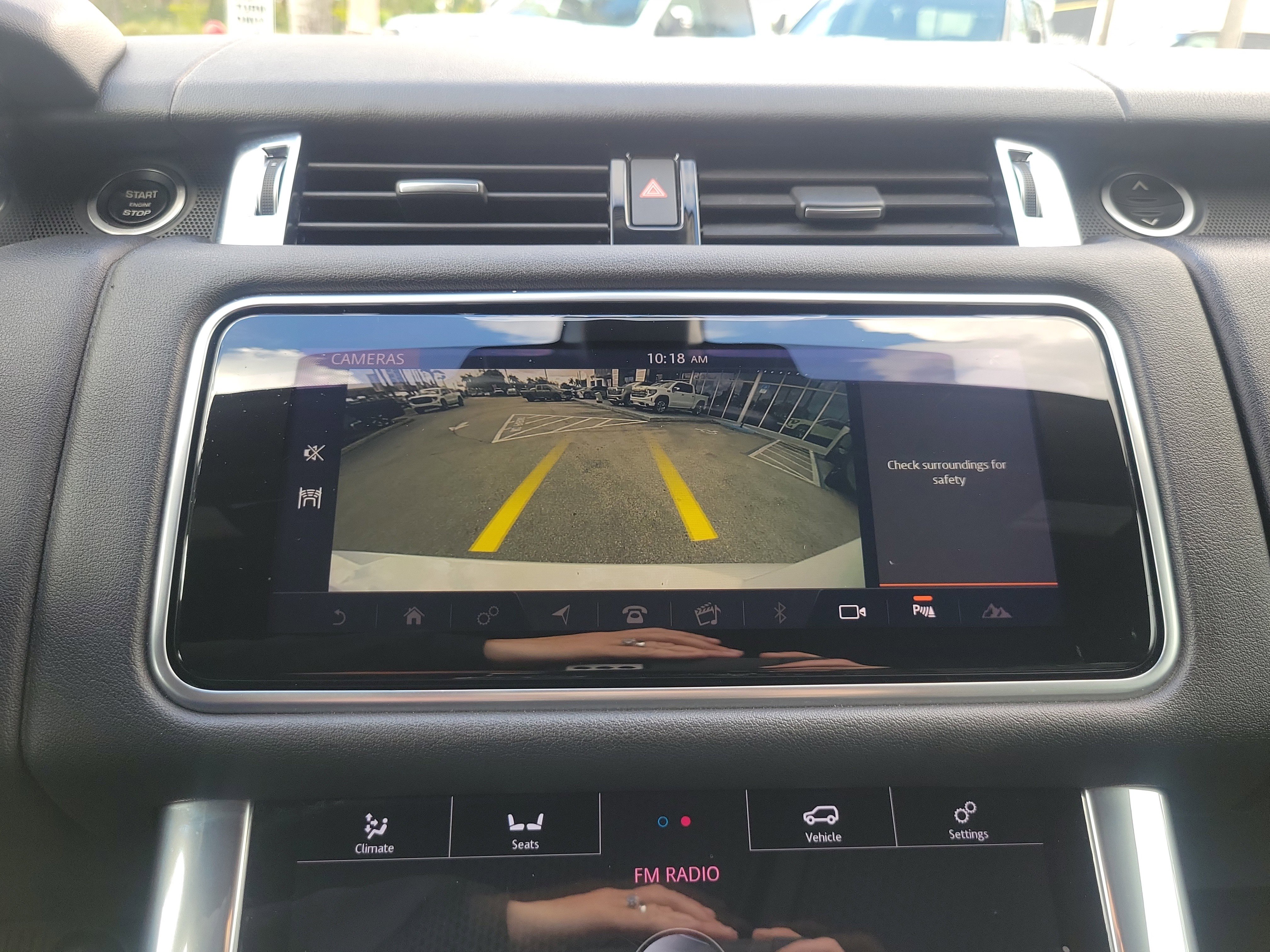 Used 2018 Land Rover Range Rover Sport SE AWD/4WD image 10