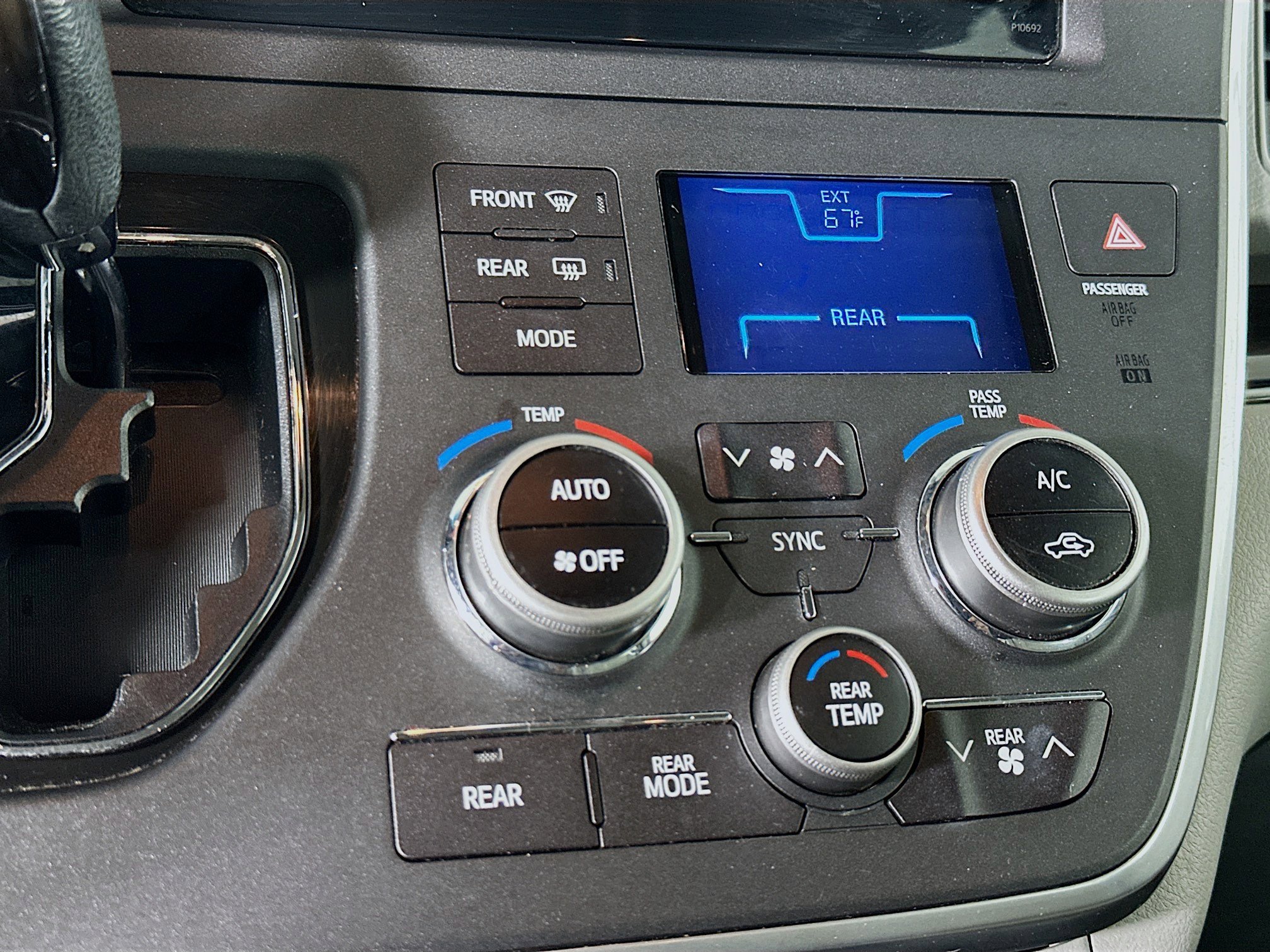 Used 2015 Toyota Sienna XLE FWD image 23