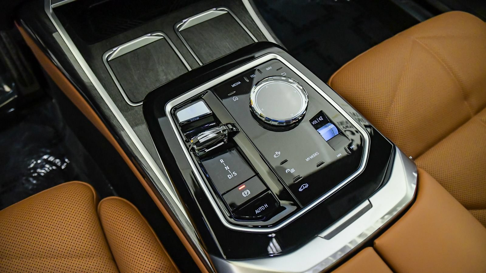 Certified 2023 BMW 740i w/ Parking Assistance Package RWD image 24