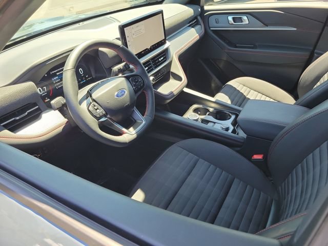Used 2026 Ford Explorer ST-Line w/ Premium Package RWD image 3