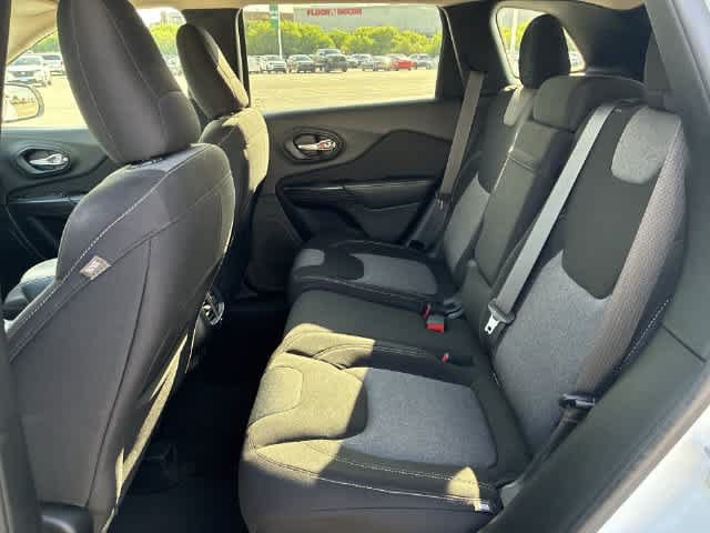 Used 2014 Jeep Cherokee Latitude FWD image 19