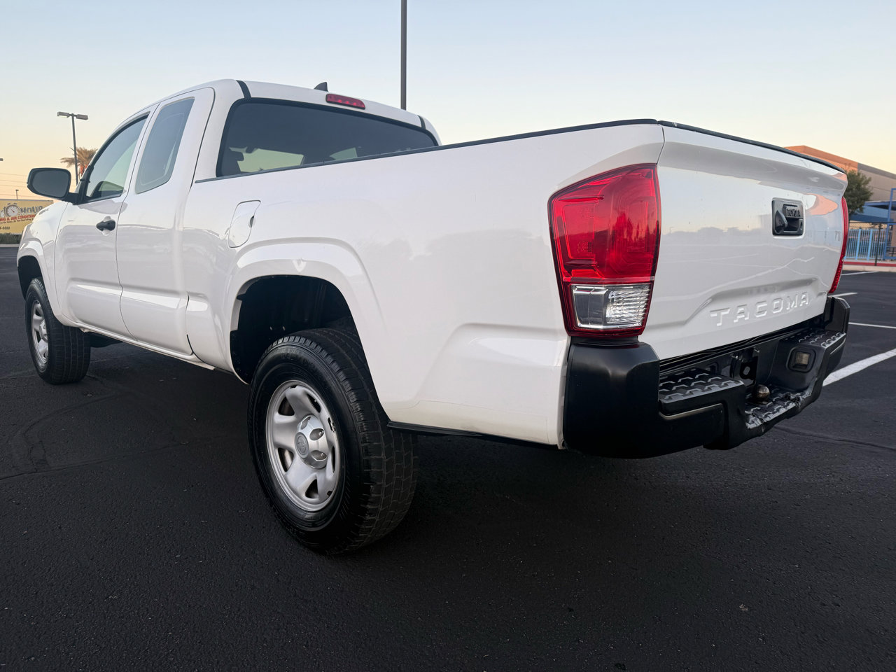 Used 2016 Toyota Tacoma SR RWD image 5