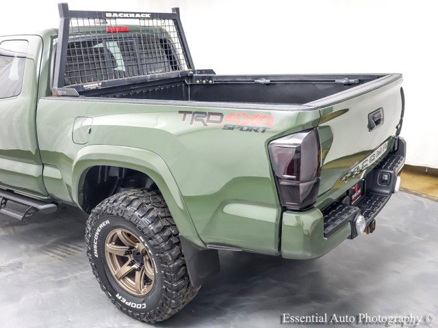 Used 2022 Toyota Tacoma TRD Sport w/ Black Out Package (TMS) AWD/4WD image 9