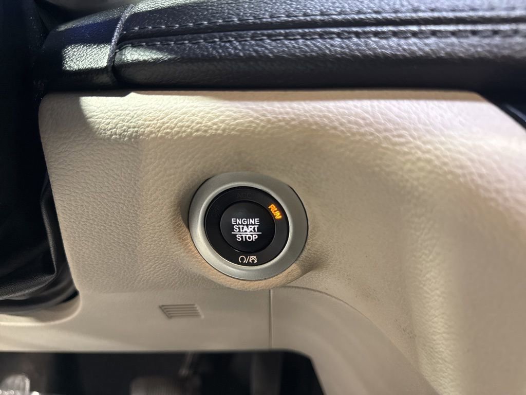 Used 2017 Chrysler Pacifica Limited w/ UConnect Theater Package image 16